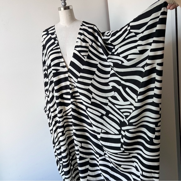 Zebra Like Tunic size 3X or One Size - Picture 5 of 8